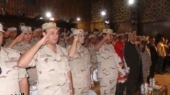 أثناء السلام الوطنى