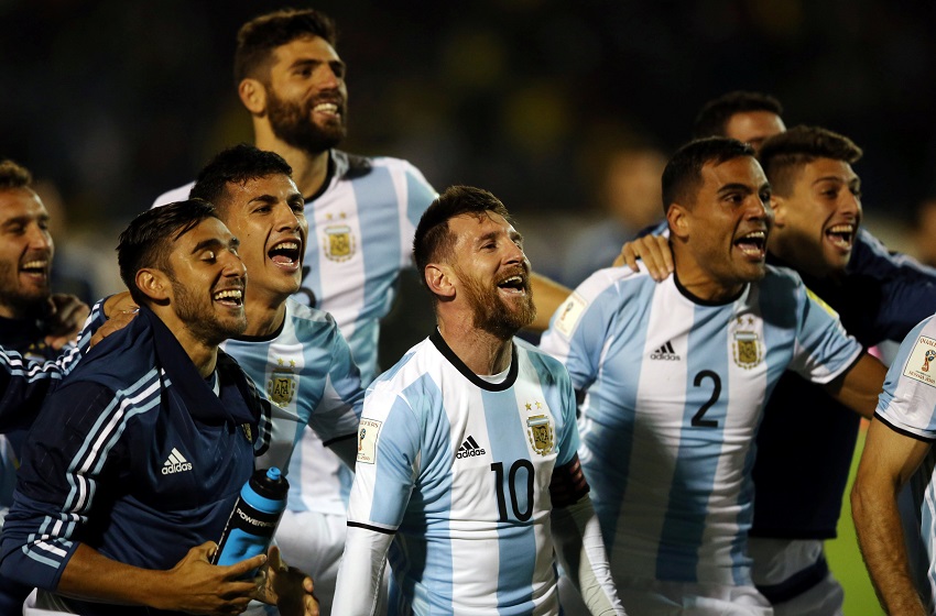 فرحة ميسي ونجوم الأرجنتين بالتأهل لكأس العالم  (2)