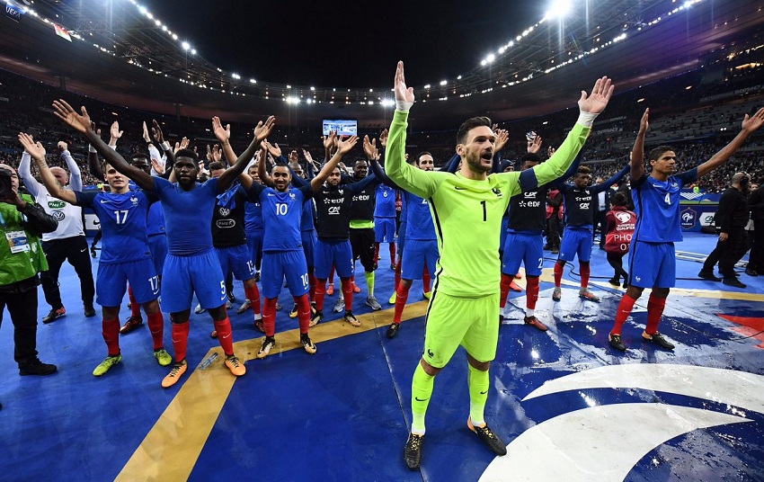 احتفالات منتخب فرنسا بالتأهل لكأس العالم
