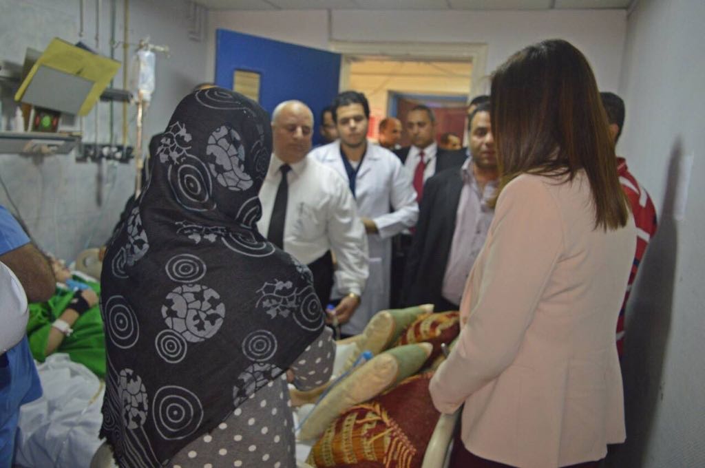 نقل طالبة مريضة من السعودية إلى القاهرة (8)