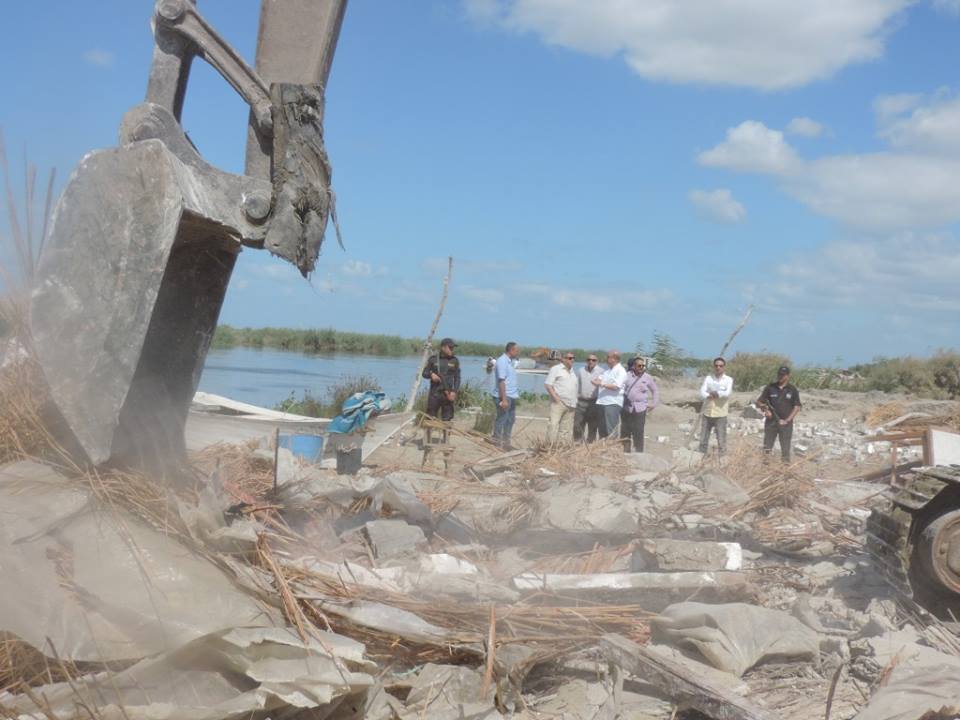 مدير الأمن والأجهزة التنفيذية تشرف على إزالات المرحات وجزر بحيرة المنزلة