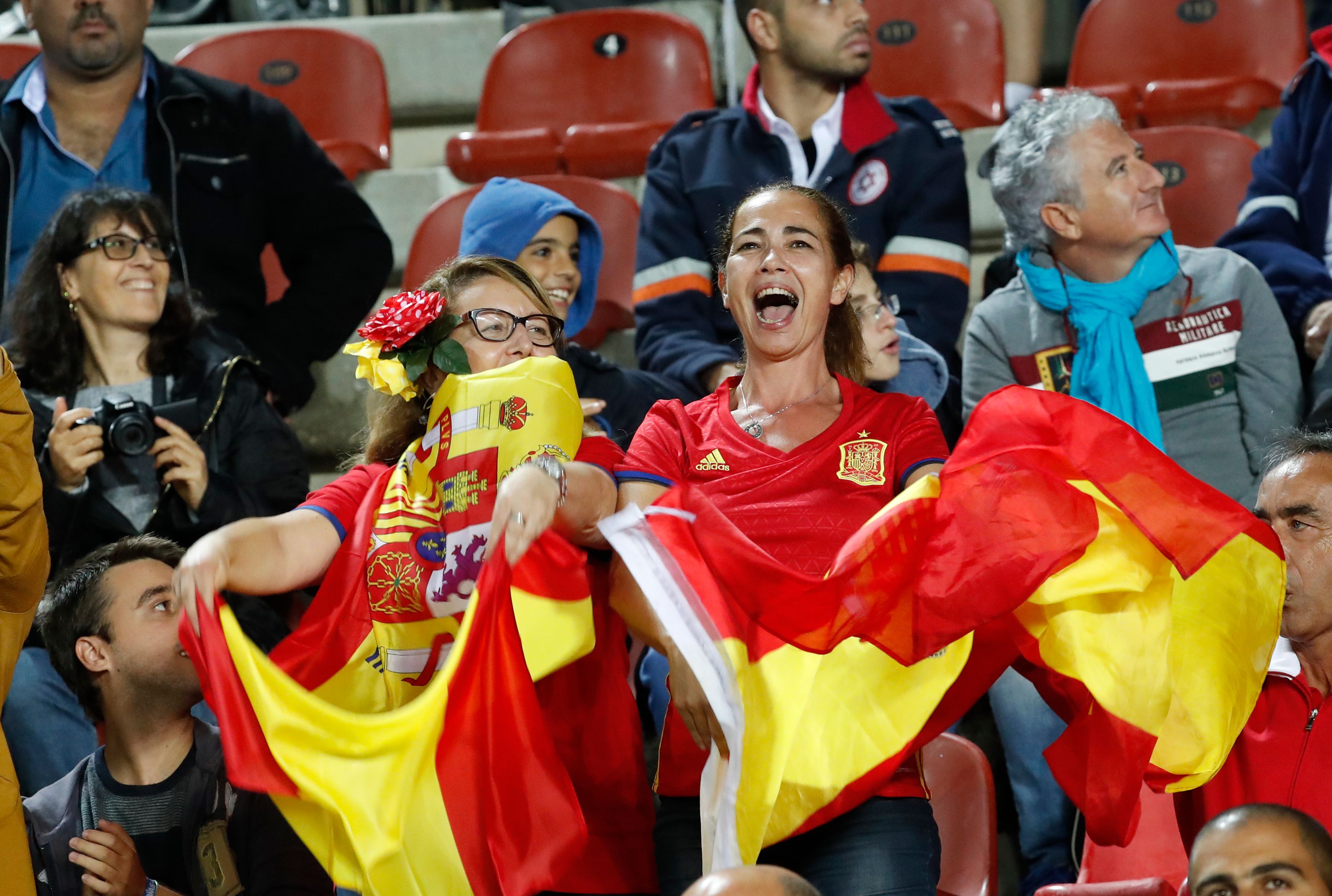 مشجعات إسبانيا
