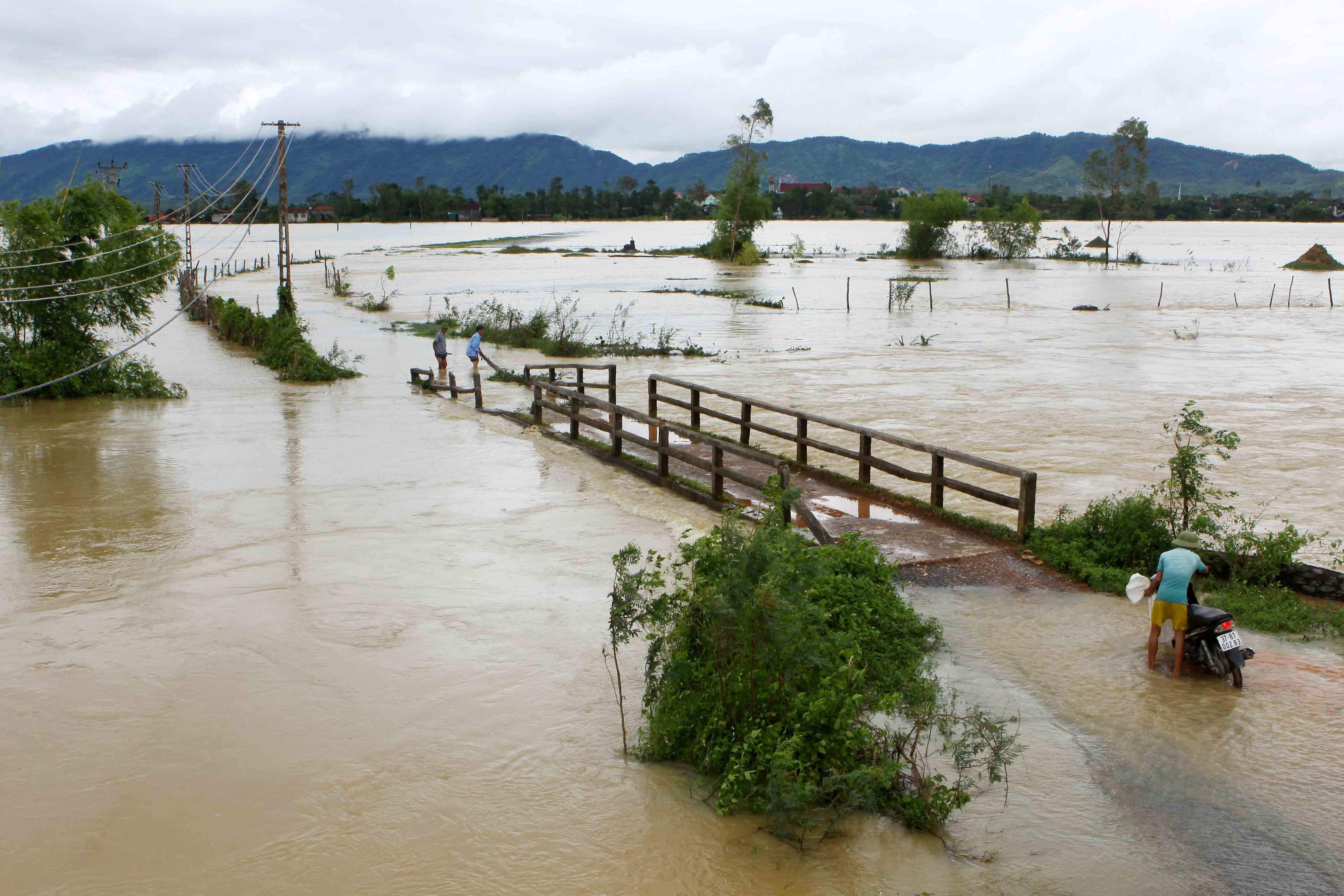 الفيضان فى فيتنام يغرق الأراضى