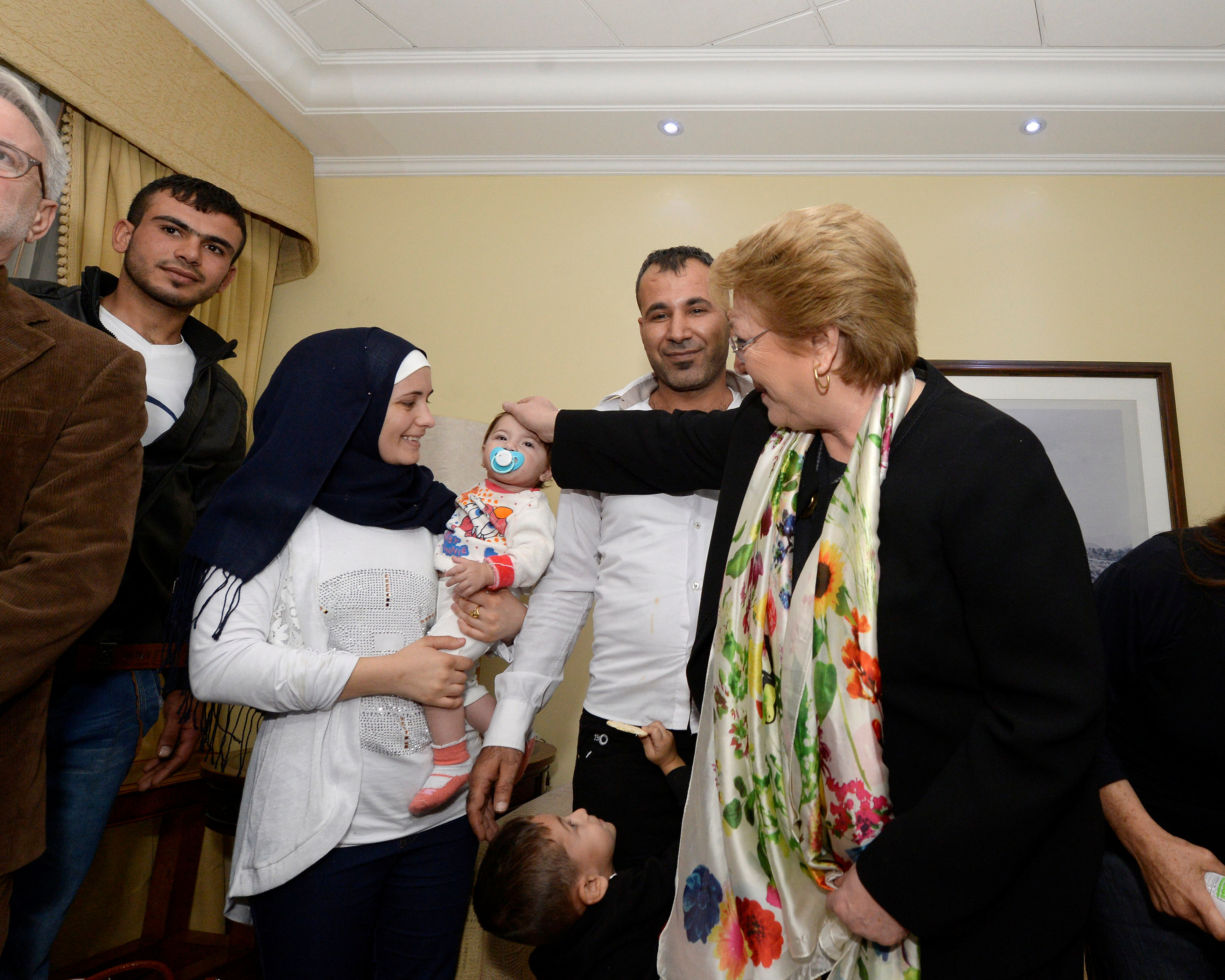 رئيسة تشيلى ميشيل باشيليت  تستقبل اللاجئين