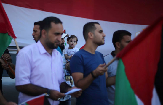 احتفالات-فلسطينية-تحتفل-بالمصالحة-بين-حماس-وفتح