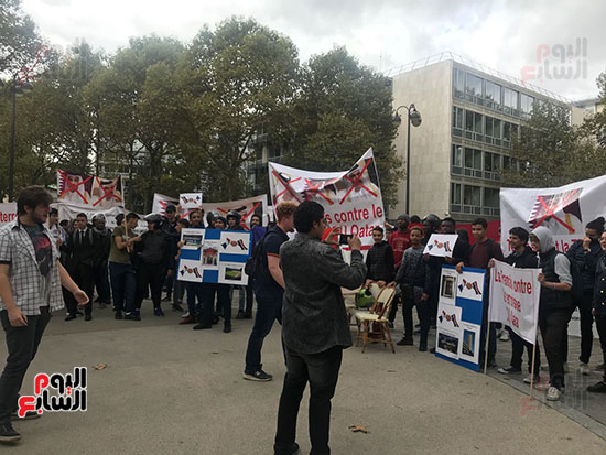 مظاهرات  أمام اليونسكو تفضح شراء المرشح القطرى للأصوات (25)
