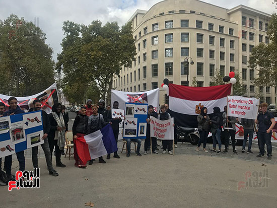 مظاهرات  أمام اليونسكو تفضح شراء المرشح القطرى للأصوات (3)