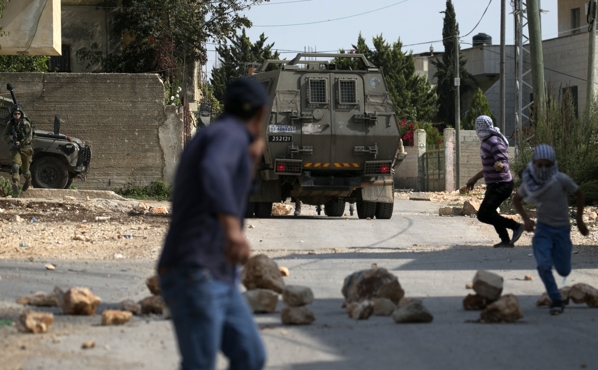 هروب الفلسطينين من قوات الاحتلال