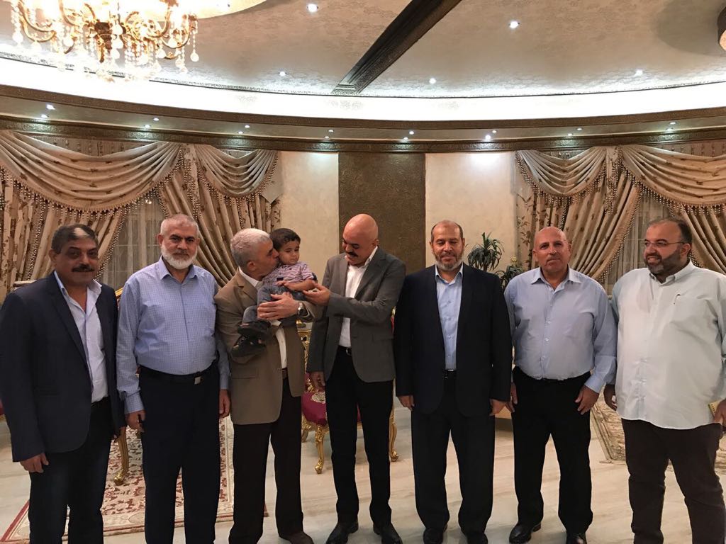 سمير المشهراوى وقادة تيار دحلان يلتقون قيادة حماس فى مصر