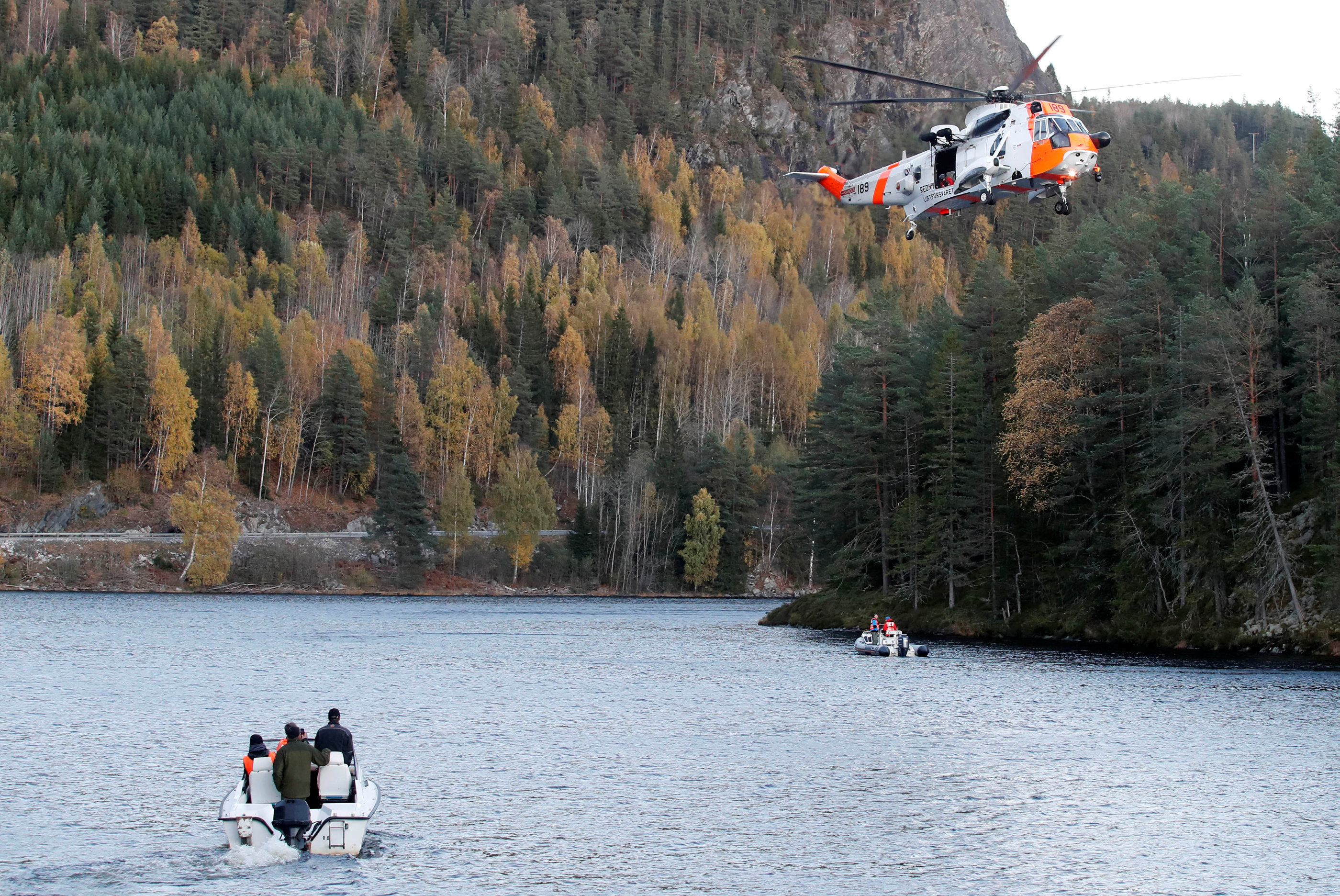 غرق مركب فى بحيرة بالنرويج