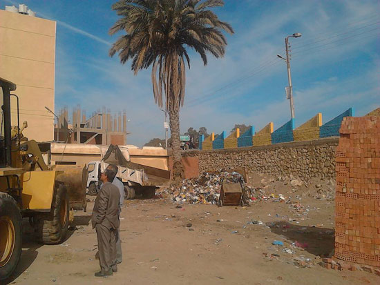 المبانى آيلة للسقوط وتحتاج إلى تصريحات