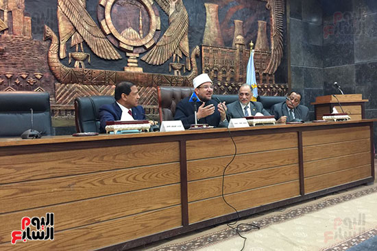 اجتماع-وزير-الاوقاف-مع-الائمة-بديوان-عام-المحافظة-(3)