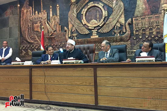 اجتماع-وزير-الاوقاف-مع-الائمة-بديوان-عام-المحافظة-(1)