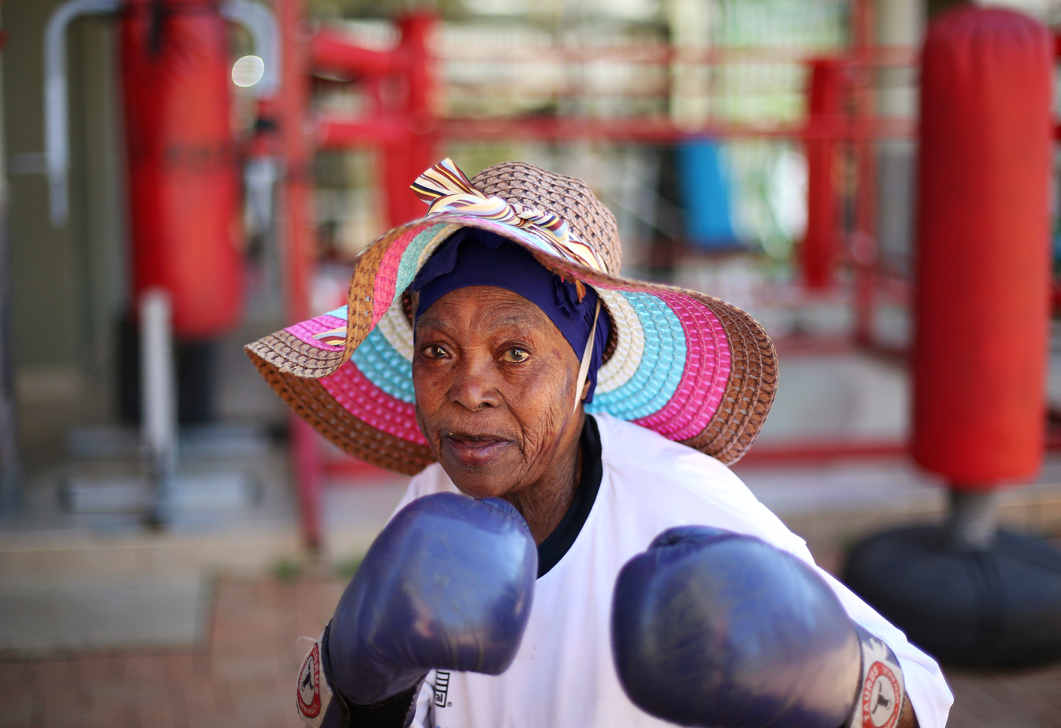 ملاكمة يفوق عمرها الـ70 عامًا فى جنوب أفريقيا