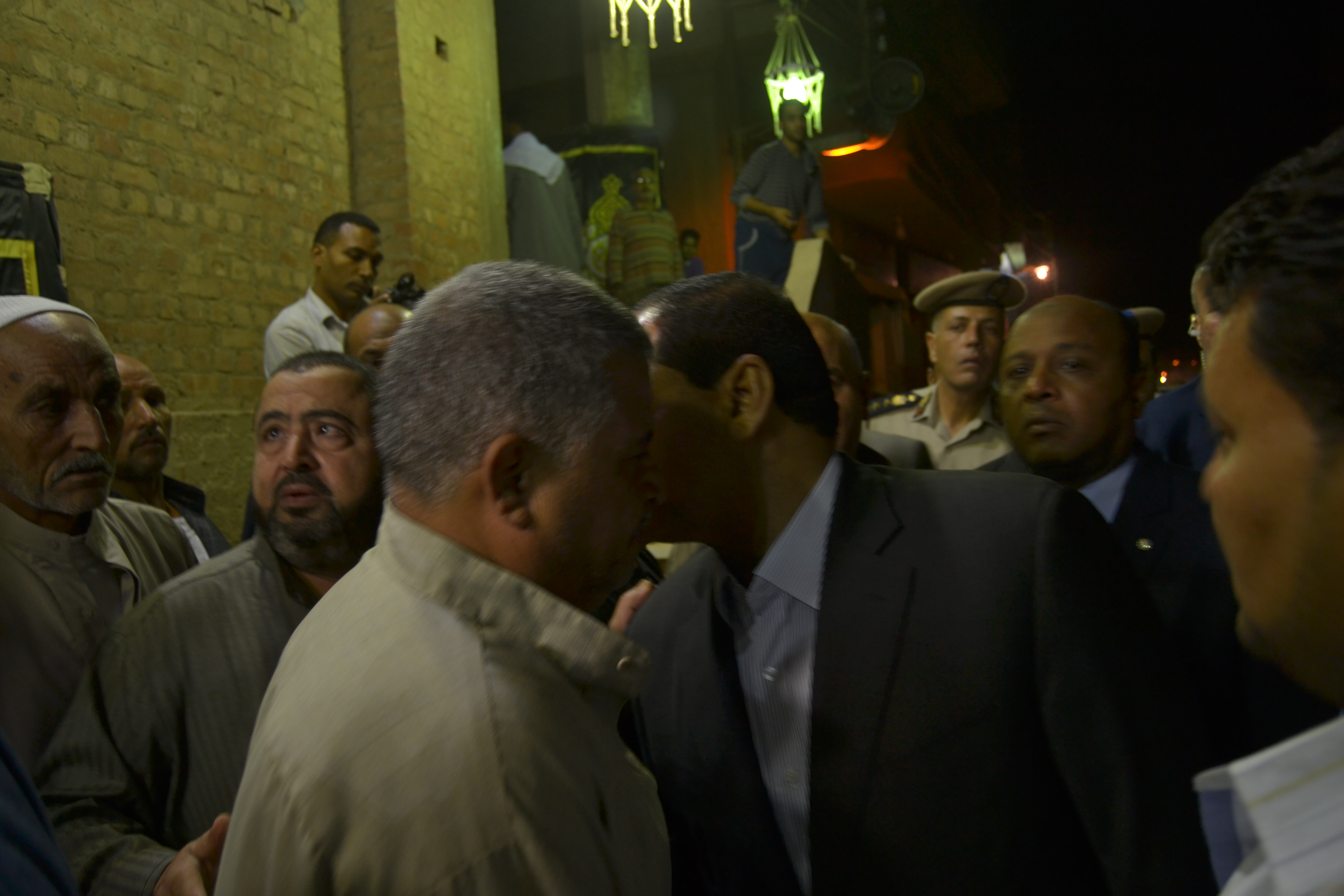 محافظ الغربية يقدم واجب العزاء لأسرة أحمد مسعد شهيد شمال سيناء (1)