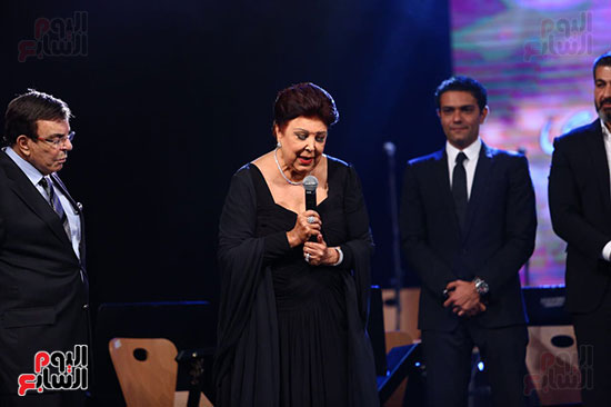 افتتاح مهرجان الاسكندرية للأغنية وتكريم نجوم الفن  (25)
