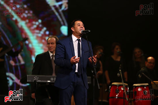 افتتاح مهرجان الاسكندرية للأغنية وتكريم نجوم الفن  (36)