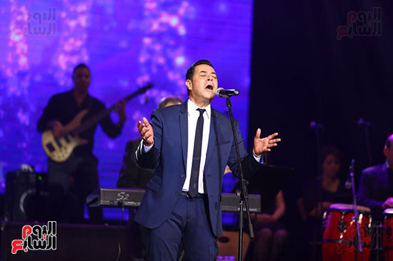 افتتاح مهرجان الاسكندرية للأغنية وتكريم نجوم الفن  (35)
