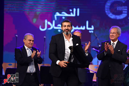 افتتاح مهرجان الاسكندرية للأغنية وتكريم نجوم الفن  (9)