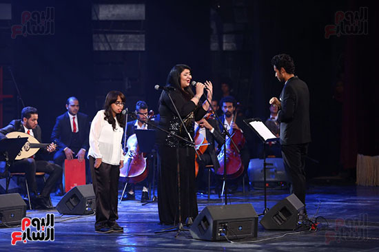 افتتاح مهرجان الاسكندرية للأغنية وتكريم نجوم الفن  (28)