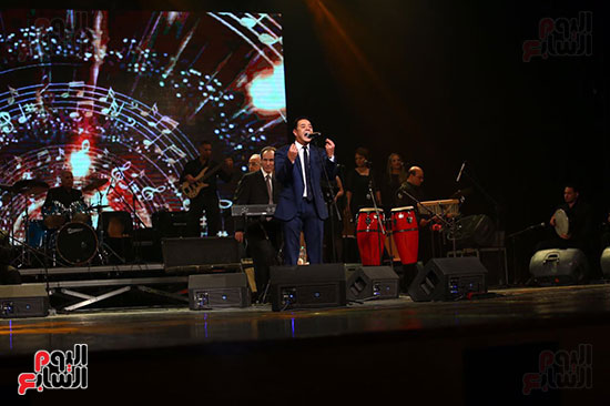 افتتاح مهرجان الاسكندرية للأغنية وتكريم نجوم الفن  (37)