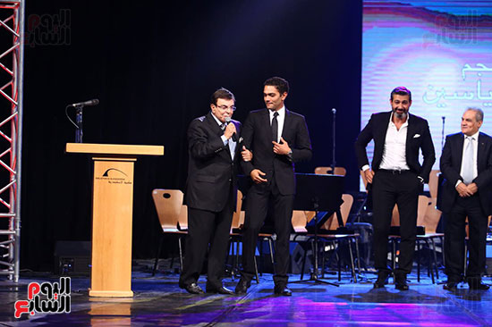 افتتاح مهرجان الاسكندرية للأغنية وتكريم نجوم الفن  (31)