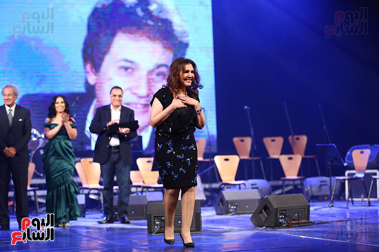 افتتاح مهرجان الاسكندرية للأغنية وتكريم نجوم الفن  (23)