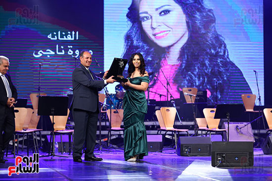 افتتاح مهرجان الاسكندرية للأغنية وتكريم نجوم الفن  (10)