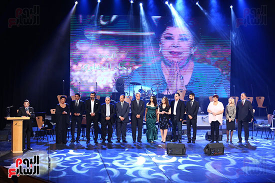 افتتاح مهرجان الاسكندرية للأغنية وتكريم نجوم الفن  (1)