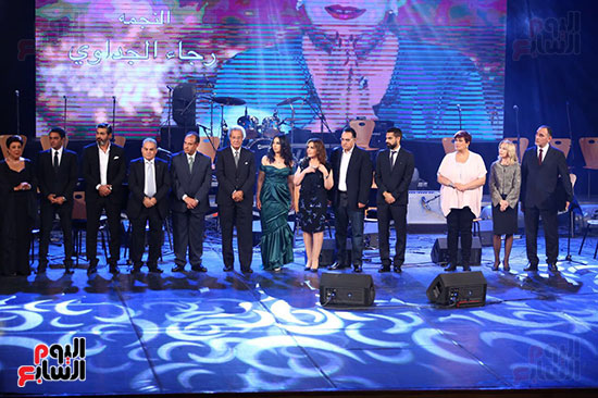 افتتاح مهرجان الاسكندرية للأغنية وتكريم نجوم الفن  (26)