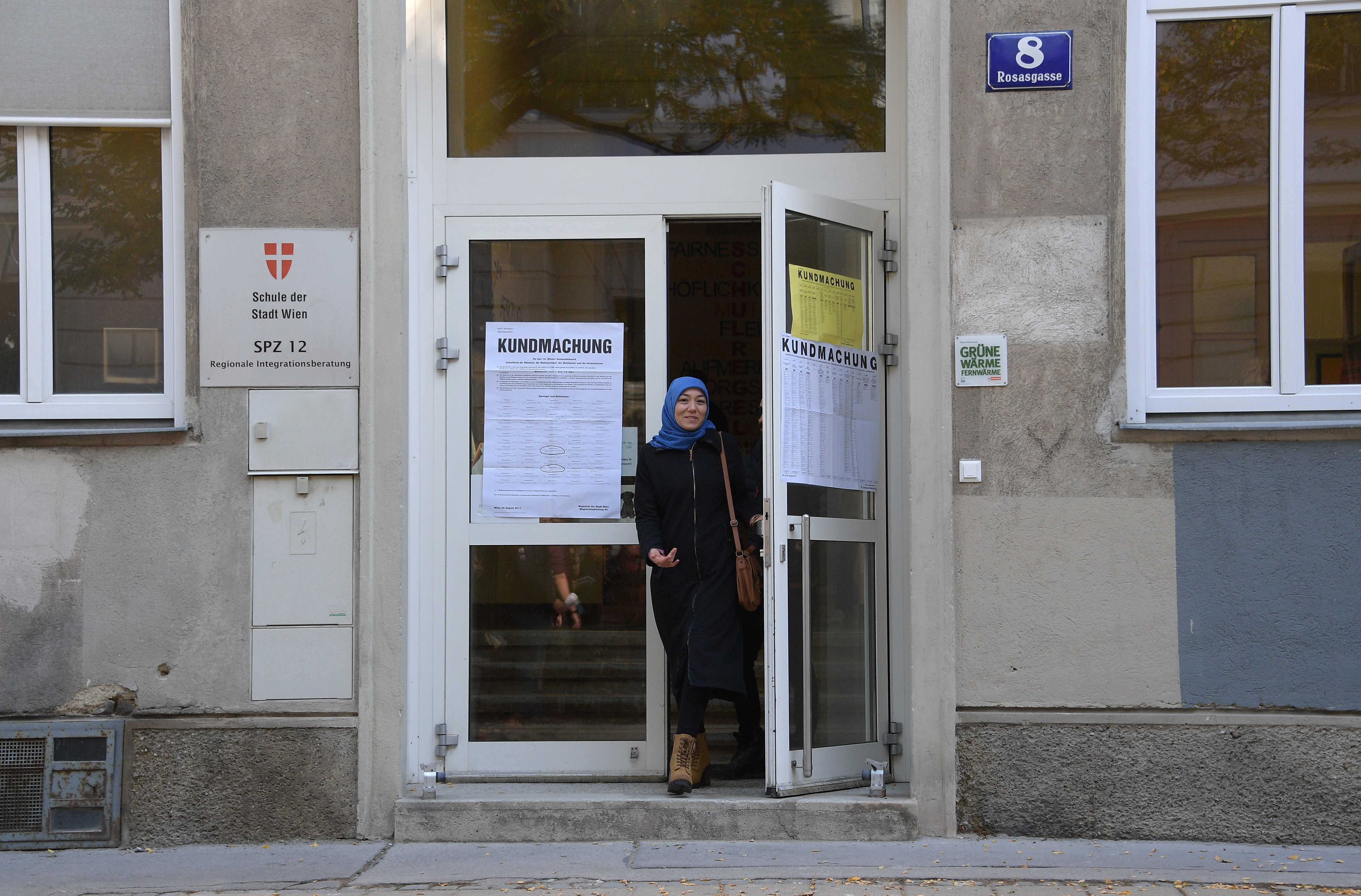 توافد المواطنين للاقتراع فى الانتخابات التشرعية بالنمسا