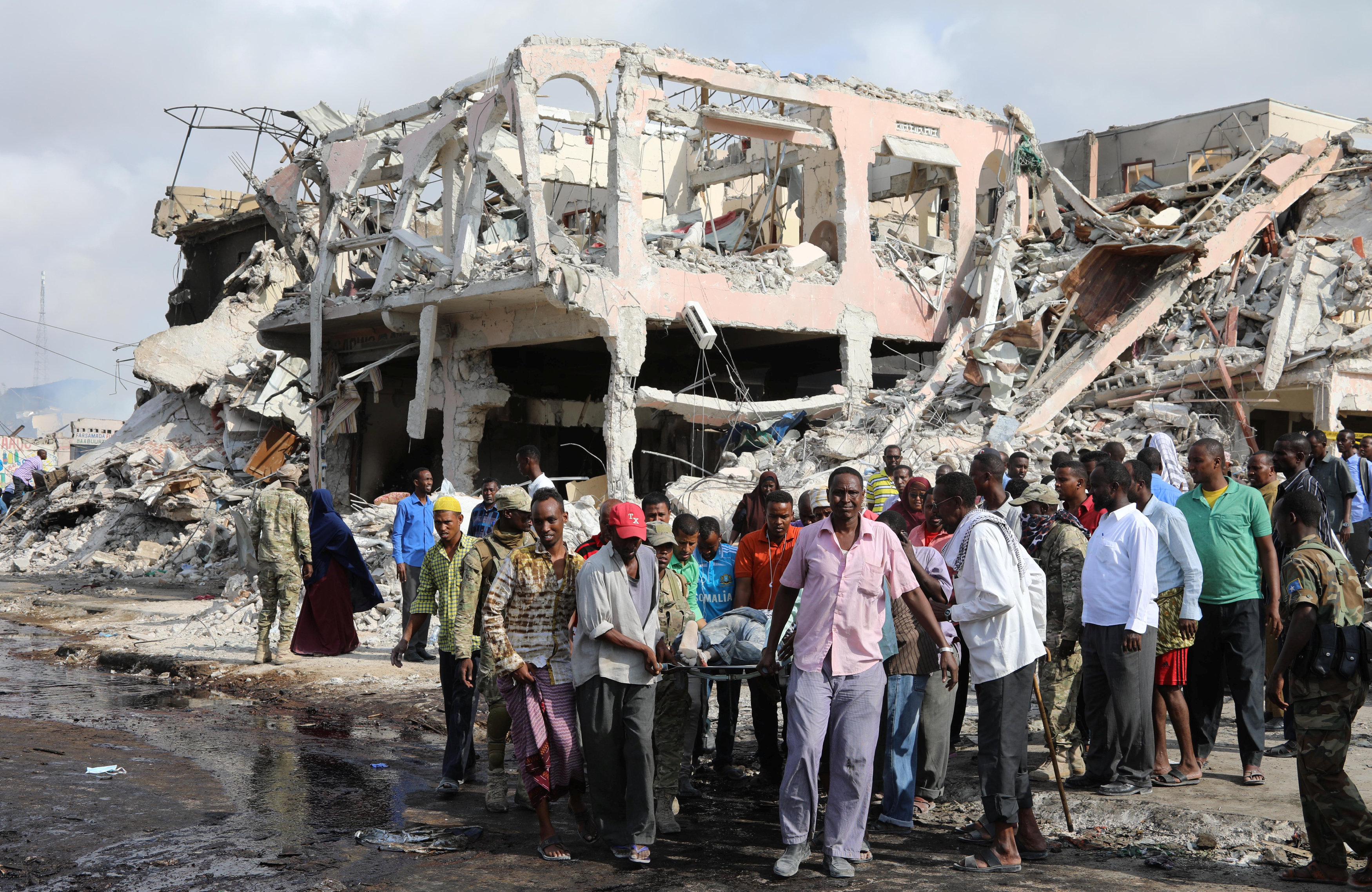 ارتفاع عدد ضحايا تفجيرات العاصمة الصومالية لـ 231 قتيلا وأكثر من 275 مصابا