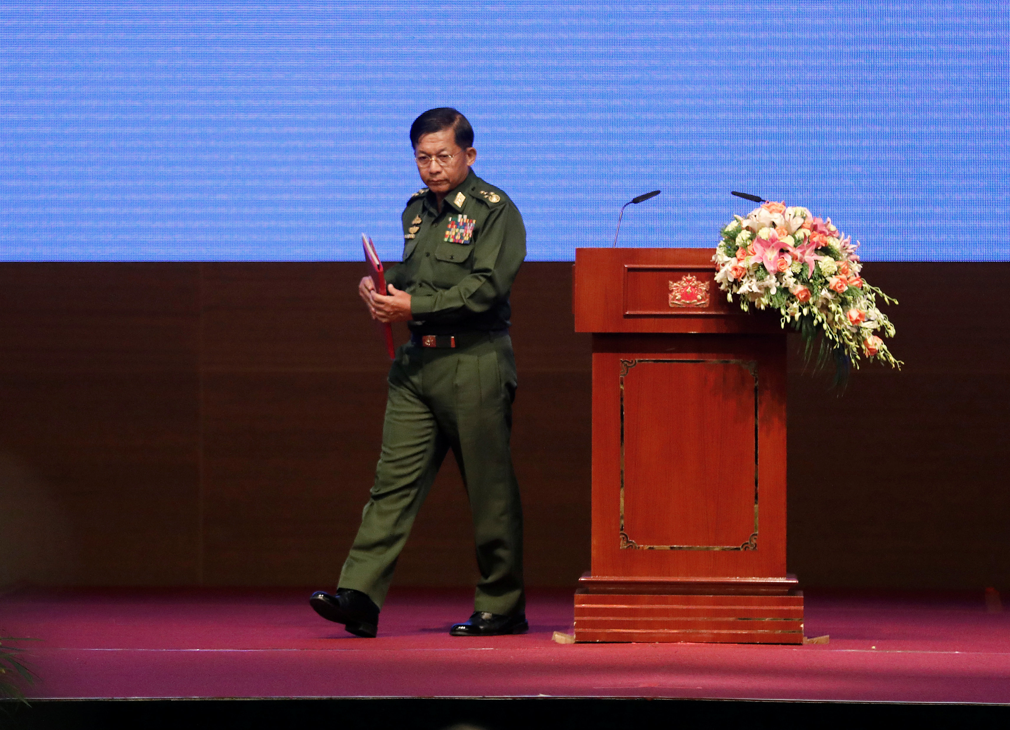 الجنرال مين أونج هلينج القائد العام فى ميانمار