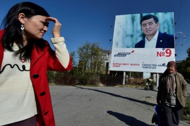 لافتة دعائية لانتخابات قيرغيزستان