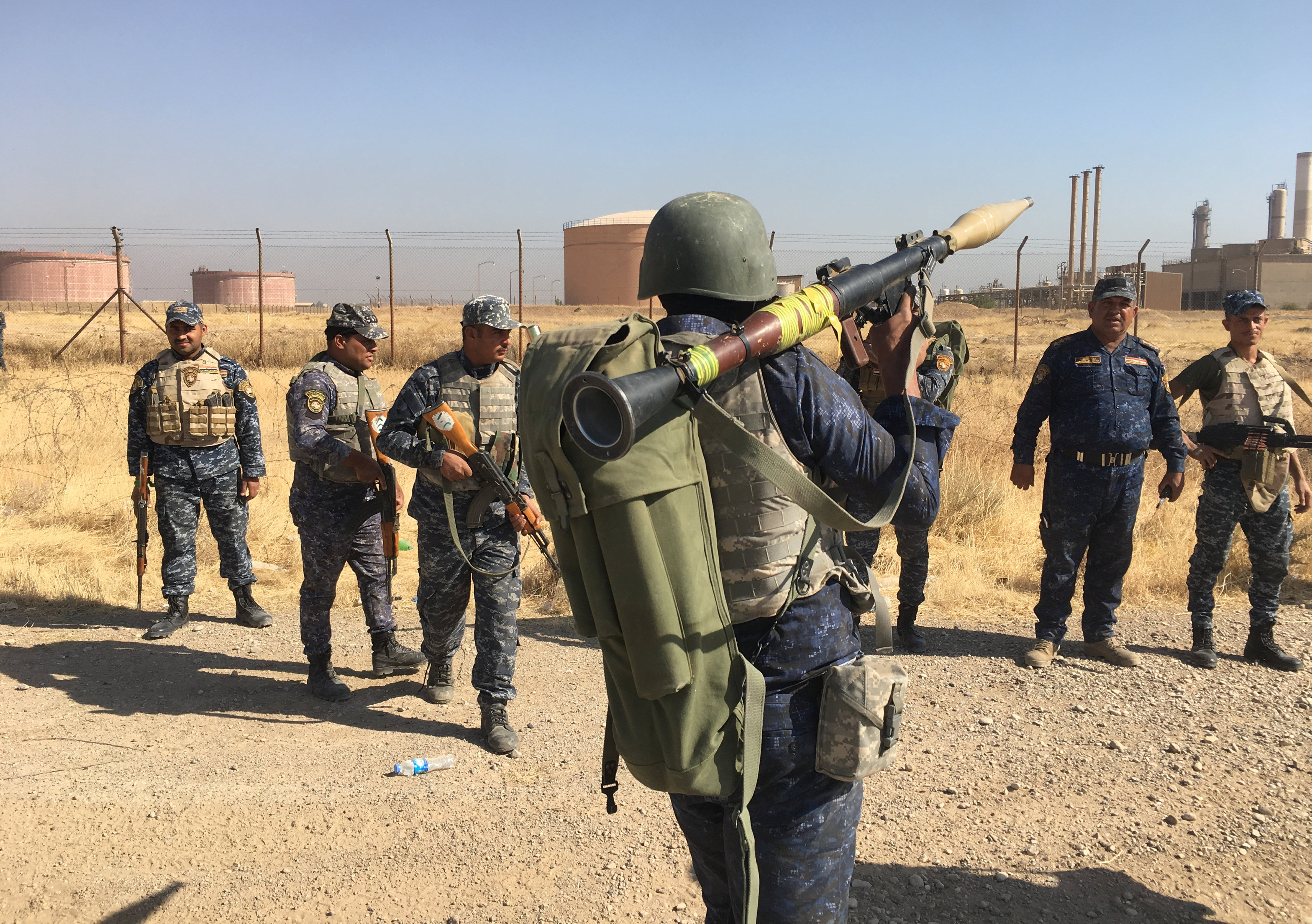 انتشار القوات العراقية بمصفاة النفط