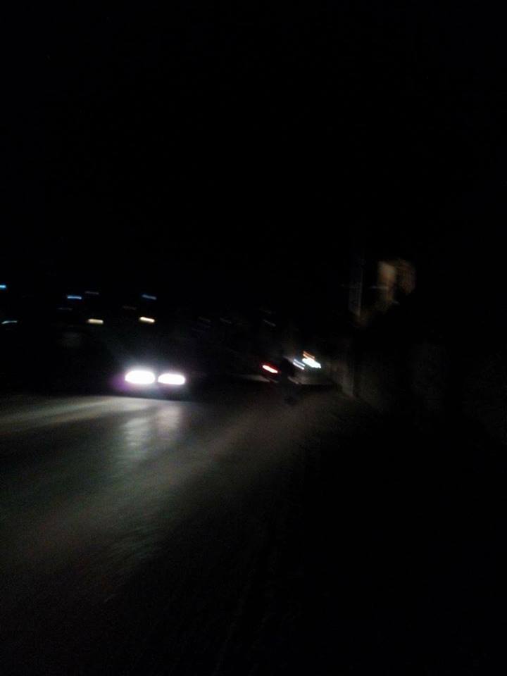الشارع بدون إضاءة ليلا