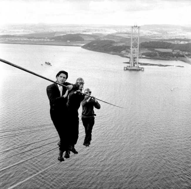أثناء بناء كوبرى فى اسكوتلندا عام1961