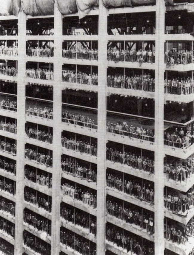 3000 شخص شاركوا فى بناء بنك مانهاتن 1964