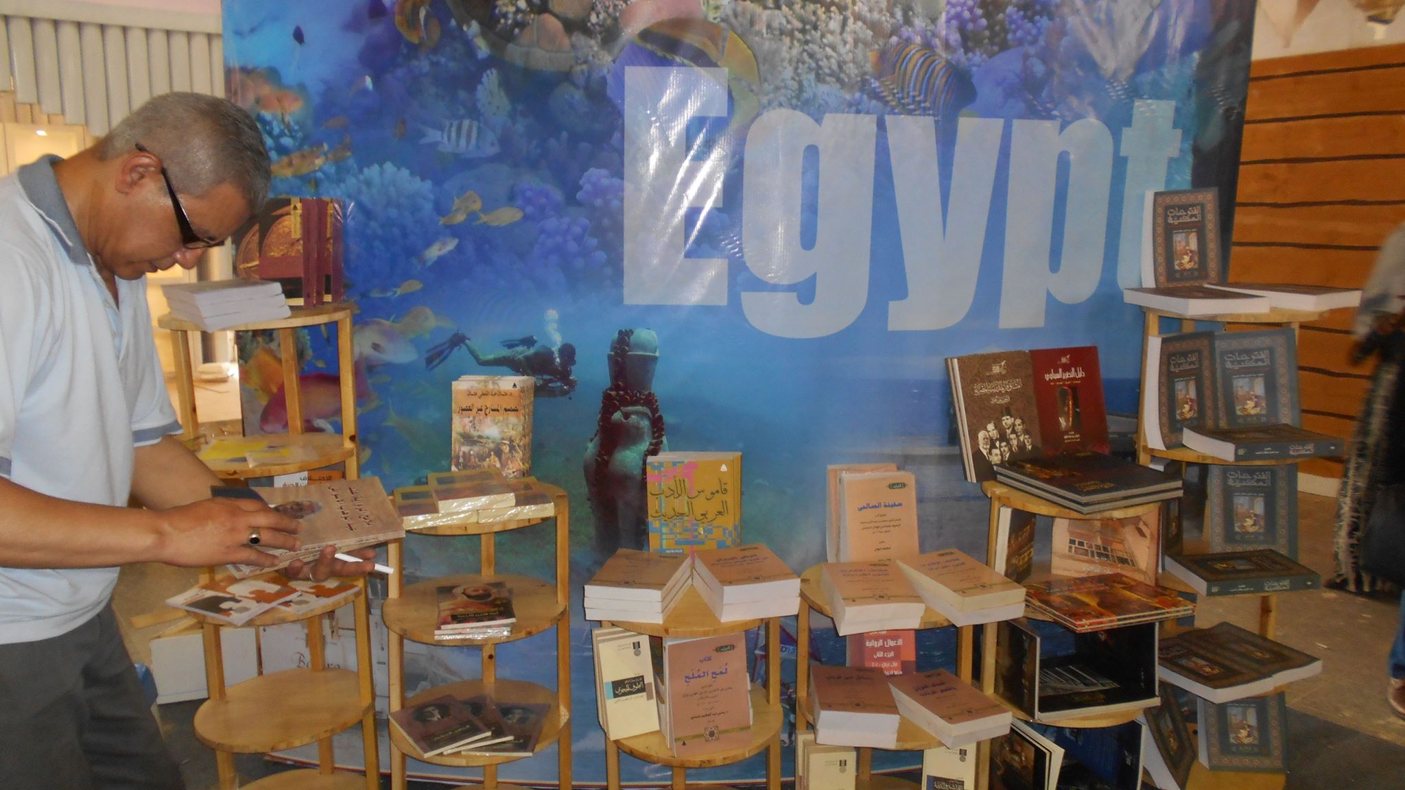 الاستعدادات الأخيرة للجناح المصرى بمعرض الخرطوم فى السودان (5)