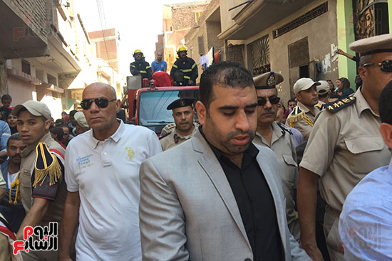 رئيس مدينة المحلة يشارك فى الجنازة العسكرية للشهيد احمد نصر
