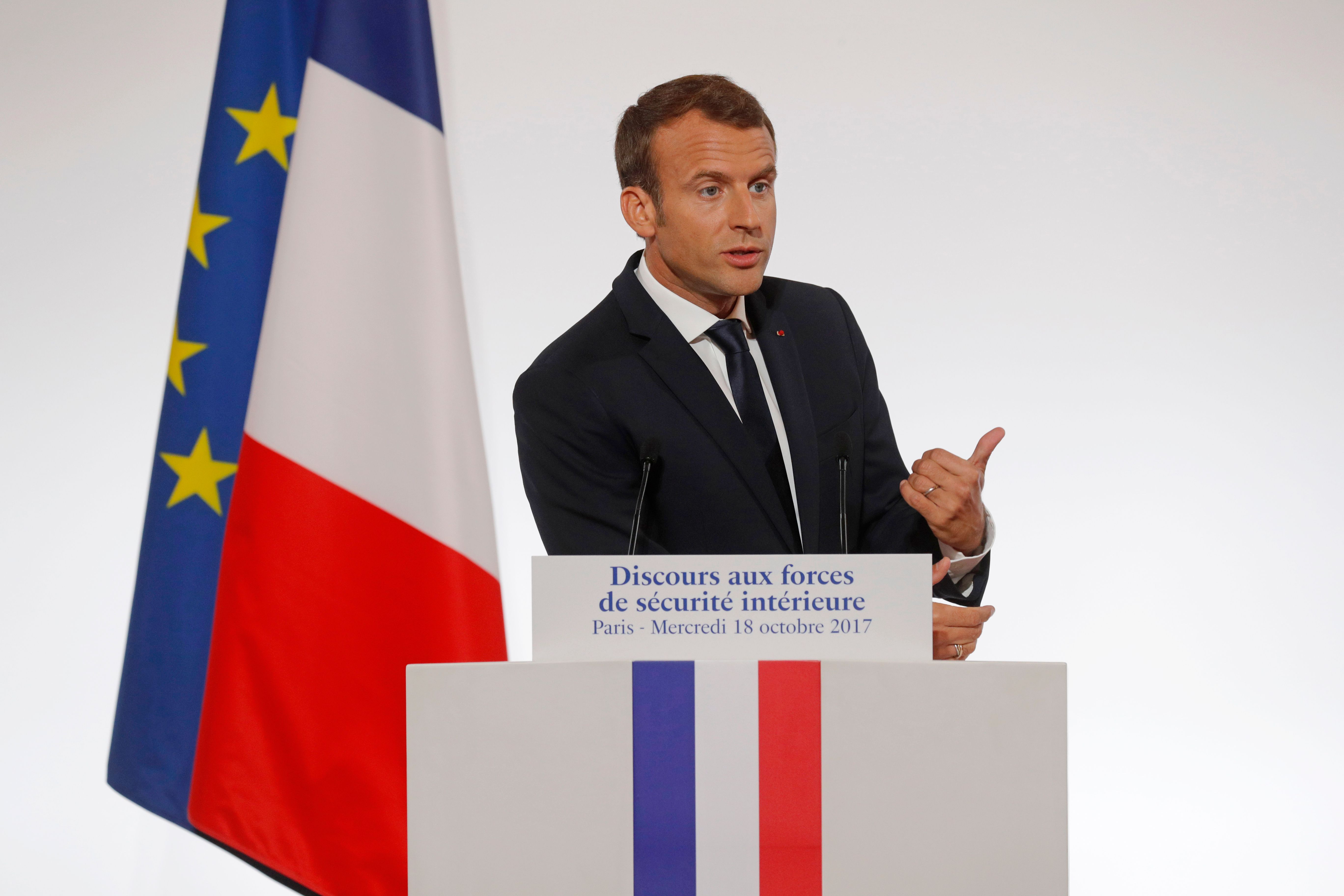الرئيس الفرنسي يكشف عن إحباط مخططات إرهابية