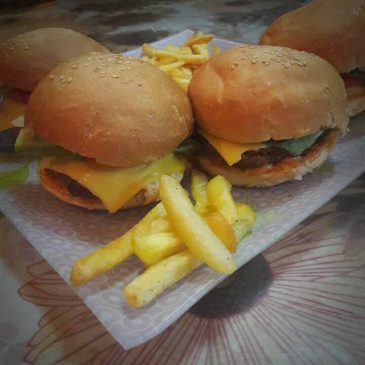 برجر بالجبنة