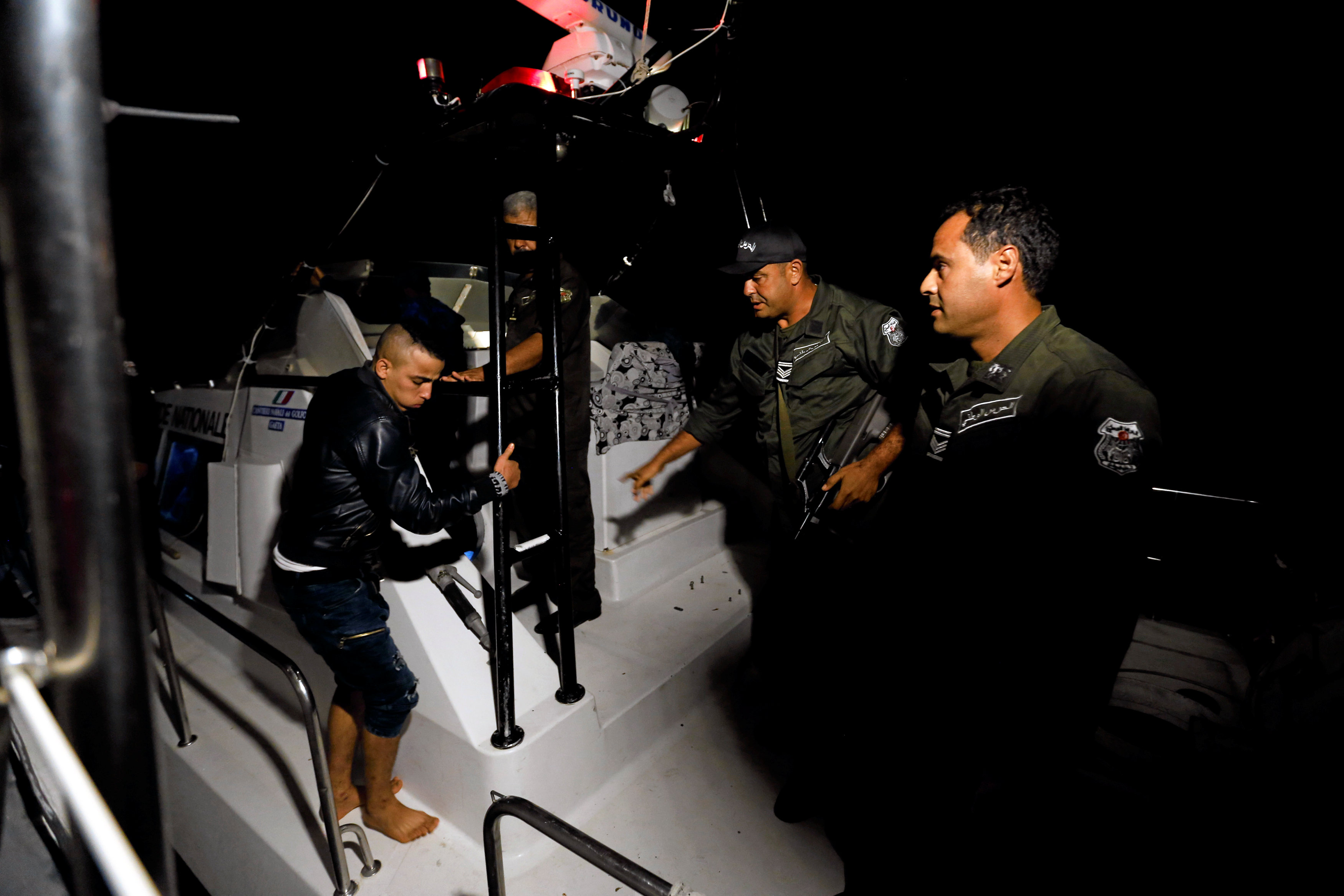 البحرية التونسية تضبط مهاجرين غير شرعيين