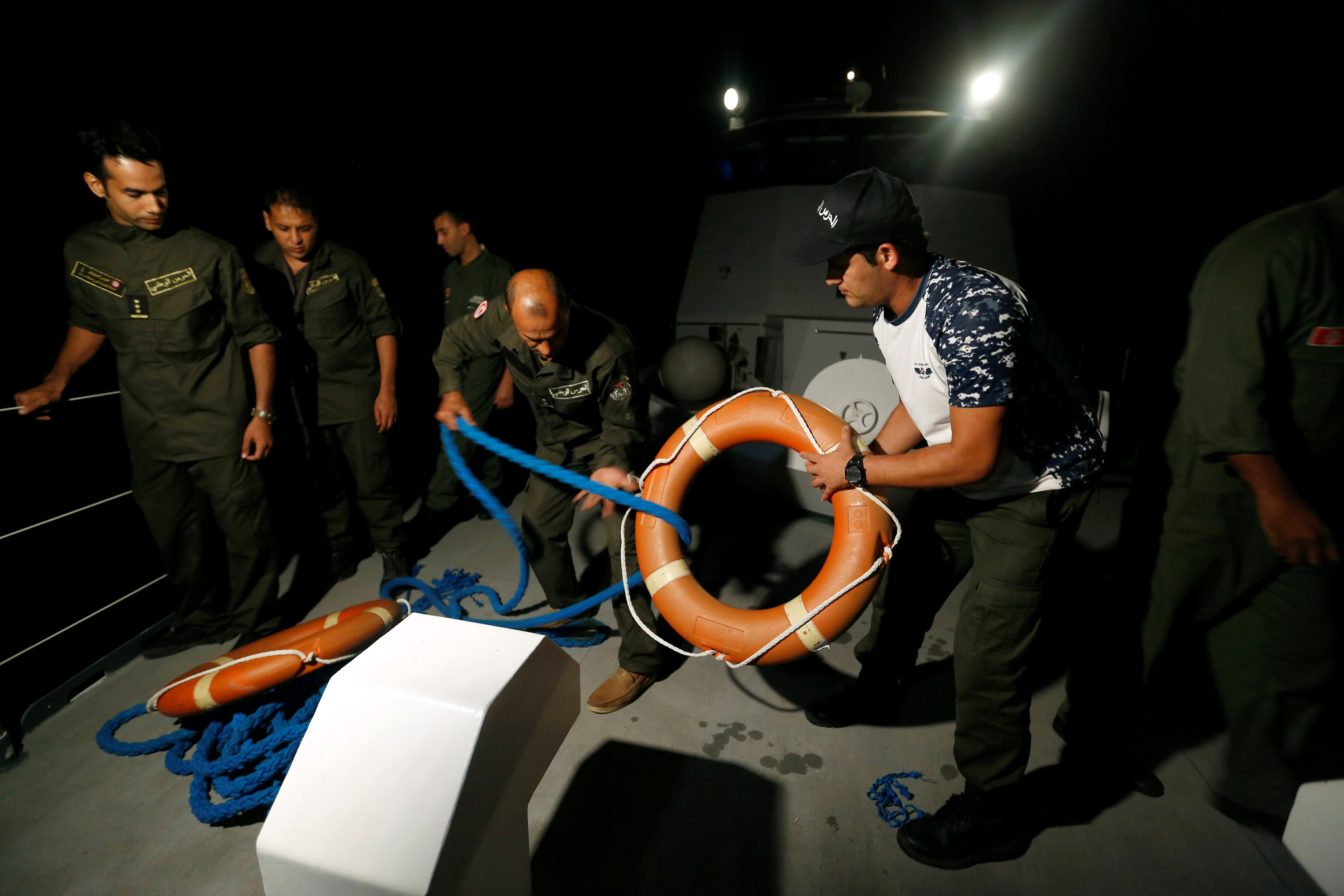 الإعداد لعمليات الإنقاذ قبالة السواحل التونسية