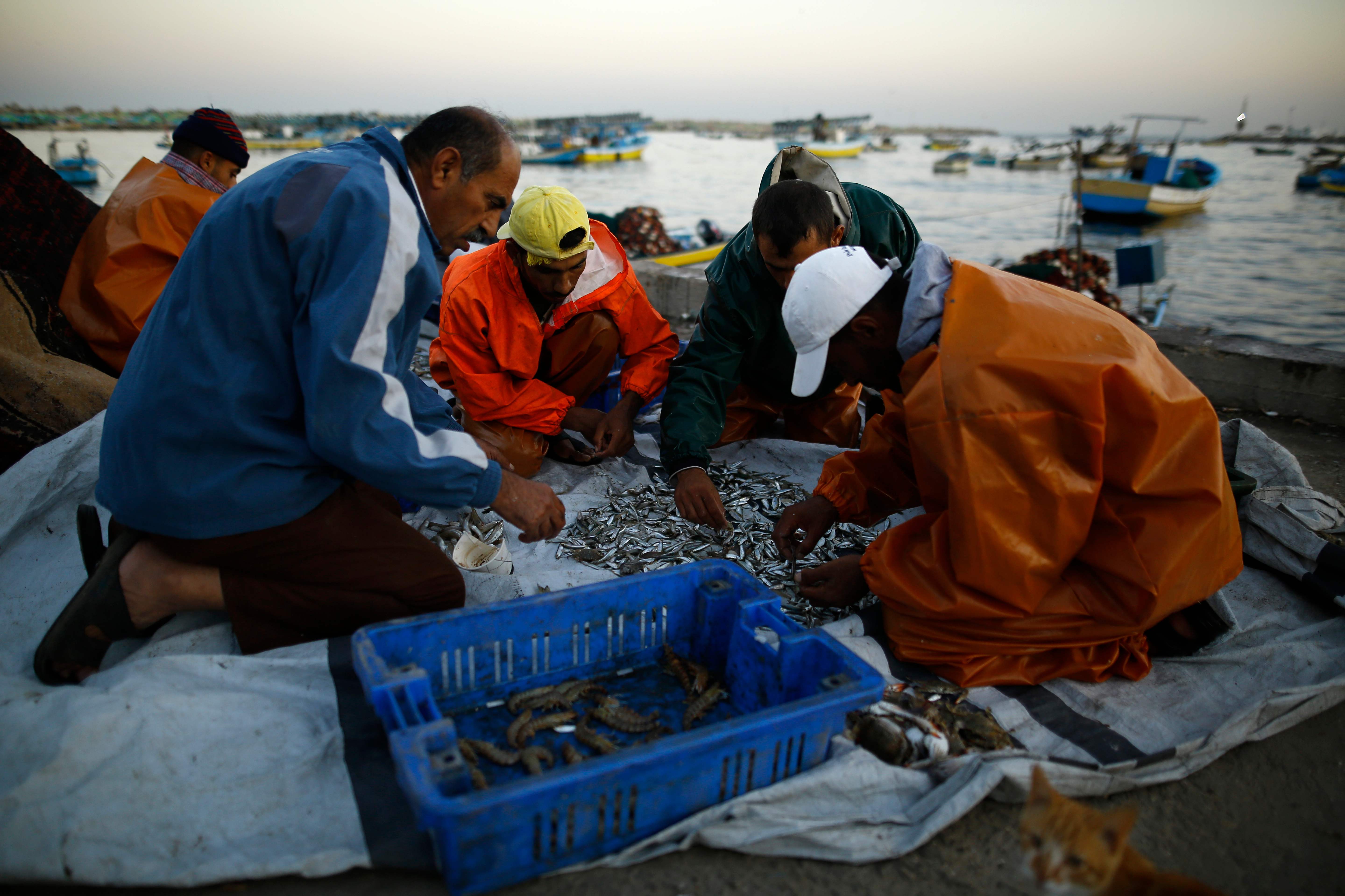 تجهيزات الفلسطينييون للإبحار والصيد