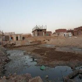 الصرف الصحى يغرق قرية القرنة الأثرية