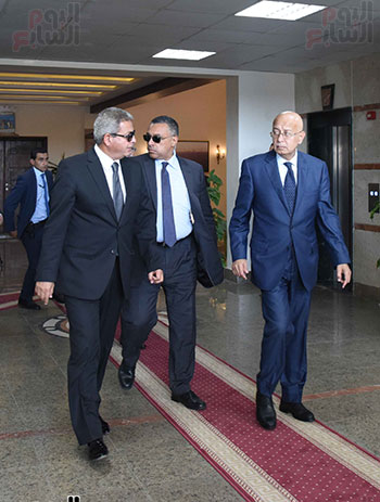 رئيس الوزراء يتفقد محطة تنقية الإسكندرية (1)