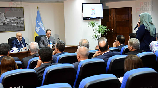 رئيس الوزراء يعقد اجتماعا لمتابعة المشروعات الخاصة بالإسكندرية (5)