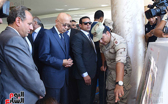 رئيس الوزراء يتفقد محطة تنقية الإسكندرية (15)