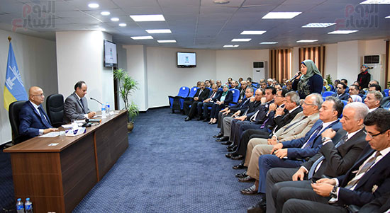 رئيس الوزراء يعقد اجتماعا لمتابعة المشروعات الخاصة بالإسكندرية (3)